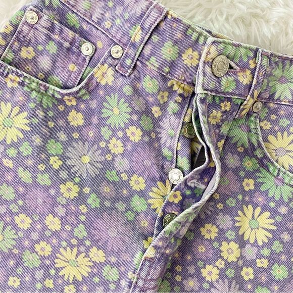 Zara Floral Straight Fit High Waisted Denim Shorts in Lilac - Picture 2 of 4